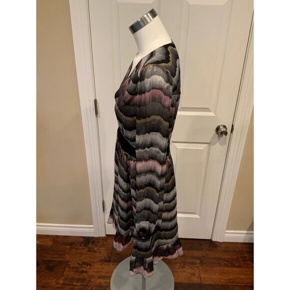 Diane Von Furstenberg Multicolor Wavy Patterned 100% Silk "Lizbeth" Dress, Sz 6 - Picture 5 of 7